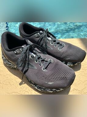 Brooks Ghost 15 Ebony Black Oyster Camo Running Shoes 1103931D004 Size 10.5 NICE
